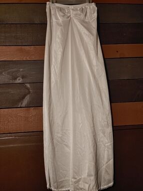 NWOT XL White Strapless Full Long Slip